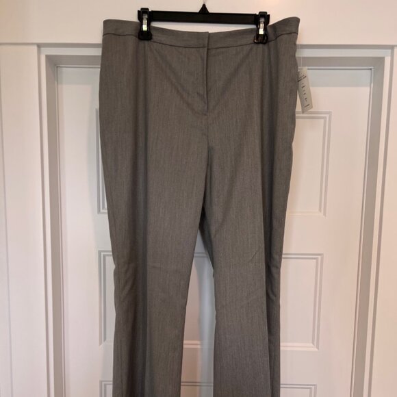 Tahari Arthur S. Levine Gray 2-Piece Suit Set – Blazer & Pants, Size 16 - Picture 9 of 11